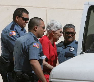 Il criminale resta in gabbia. Per ora