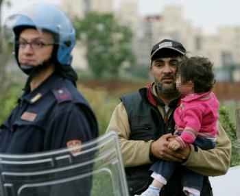 CONTRO I ROM ARRIVANO GLI SCERIFFI E I BANDITI