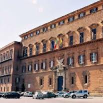 Sicilia, il voto che incombe