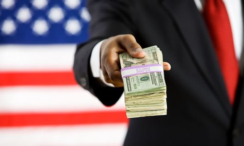 Hillary-Trump, per chi votano i soldi