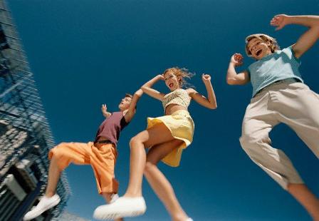 Giovani italiani: grandi, grossi e poco vaccinati