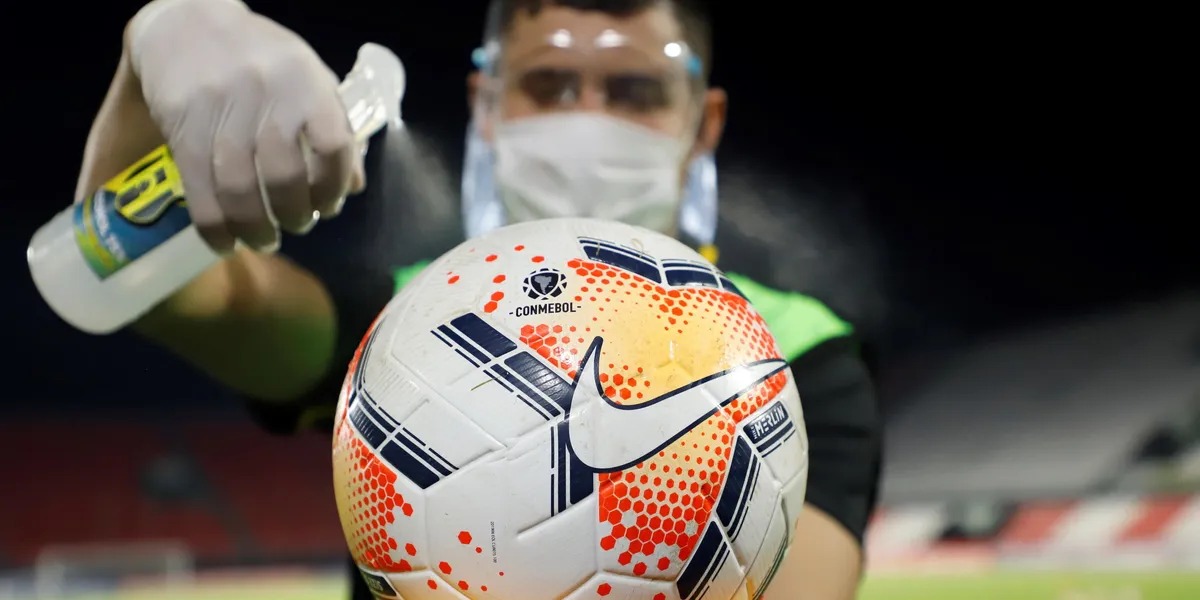 Calcio e Covid: il destino nella bolla