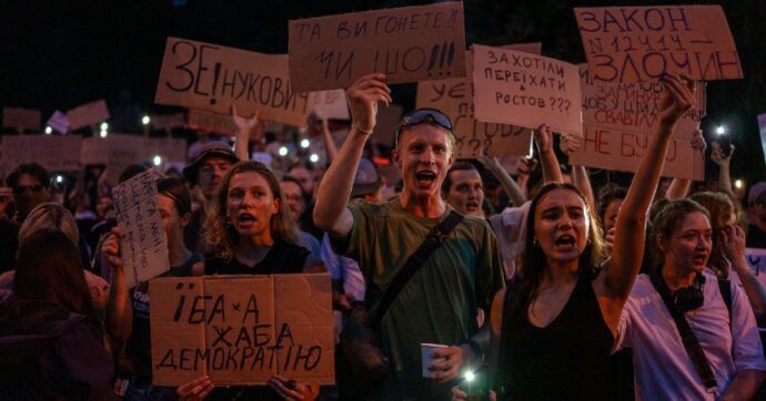Kiev, le recite di piazza