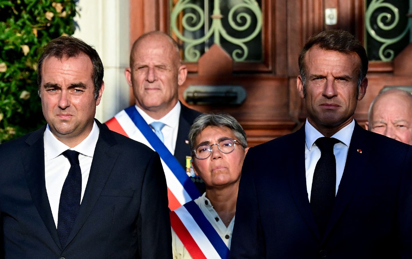 Macron, fiducia a tempo