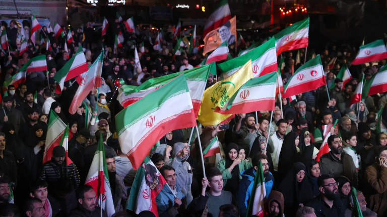 Trump arretra, ma la tregua traballa