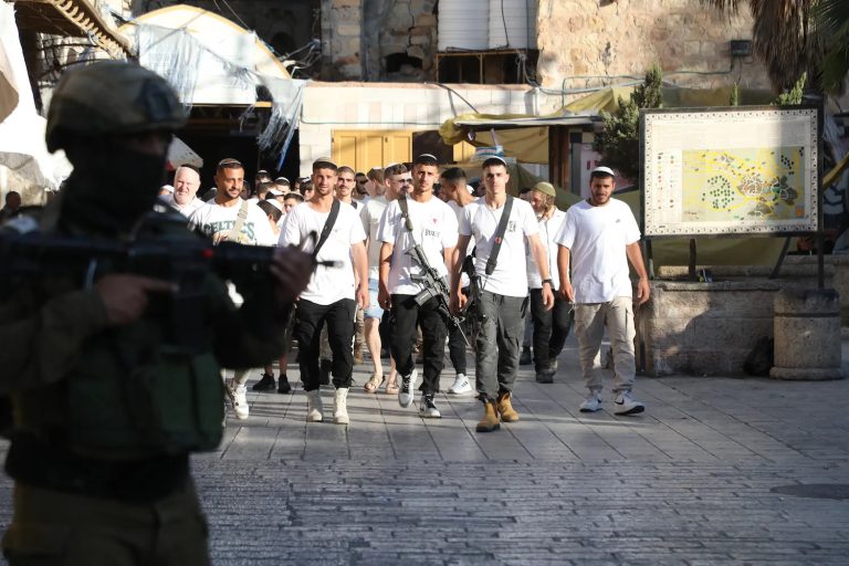 Londra scopre i coloni, salva Israele