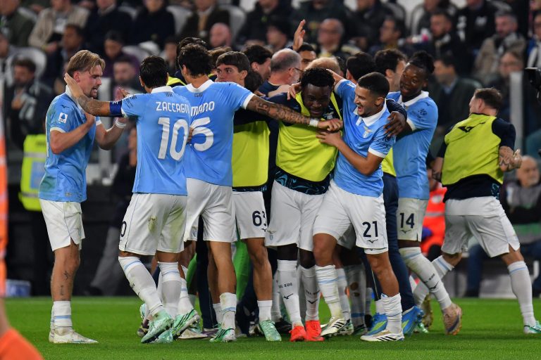 La Lazio aggancia l’Inter, Juve ko